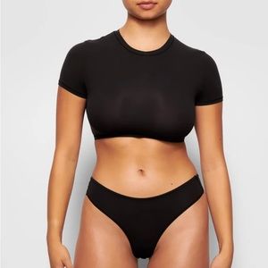 SKIMS fits everybody super cropped tshirt